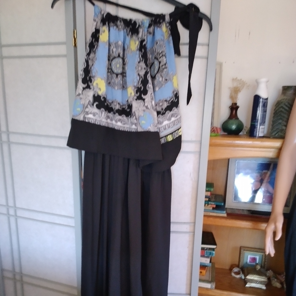 Sharp looking jumpsuit - Picture 3 of 4